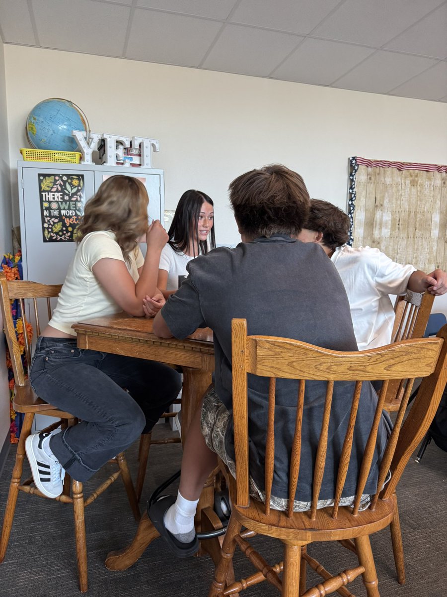 boulder_hs's tweet image. Juniors in English tackling the big question: Who should be rescued first? 🏝 Thoughtful debates, surprising answers, and lots of great discussion! 📚 #BCHS41 #EnglishClass #DebateTime