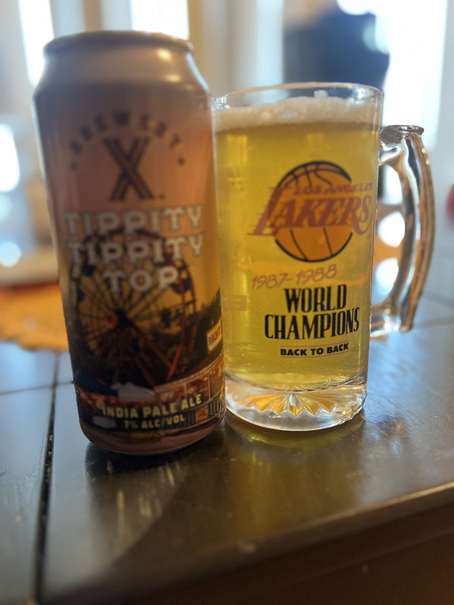 Raiderdrem's tweet photo. Salud 🍻⭕️🐺. Much needed after this beautiful work day. #IPANation #BreweryX https://t.co/fgr8TL6evV
