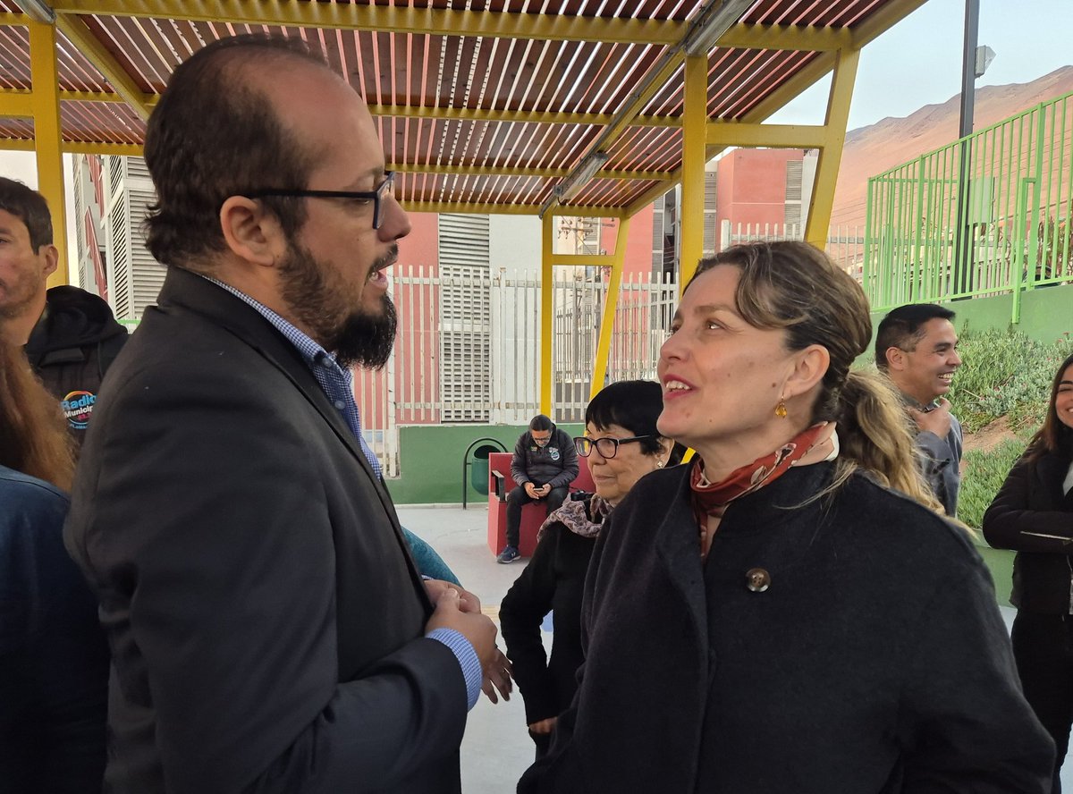 Seremi Osvaldo Ardiles participó de la ceremonia de entrega de la Plaza “Renacer de Nuevo” y la sede de la Junta Vecinal Dunas 1 organizada por <a href="/minvutarapaca/">Minvu Tarapacá</a> y <a href="/ServiuTarapaca/">Serviutarapaca</a> , la cual contó con la presencia de la subsecretaria Gabriela Elgueta #Iquique #Tarapacá