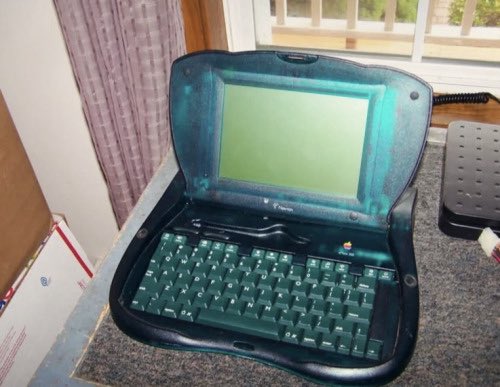 OldInternetFeel's tweet photo. Apple E-Mate 300 (1997) https://t.co/lJuFKG1ndr