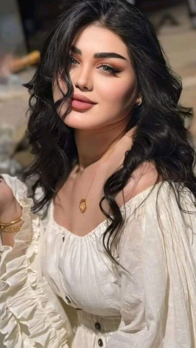 فتصمُت، لأن الأبجدية لا تساوي شيئًا مما يكنّهُ صدرك.". 🌹🌹