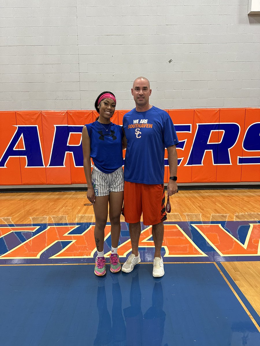 We love when former players come back to visit! <a href="/alanasmith_2/">Alana Smith</a> stopped by practice today before she heads back to <a href="/PearlRiverWBB/">Pearl River Women’s Basketball</a> !