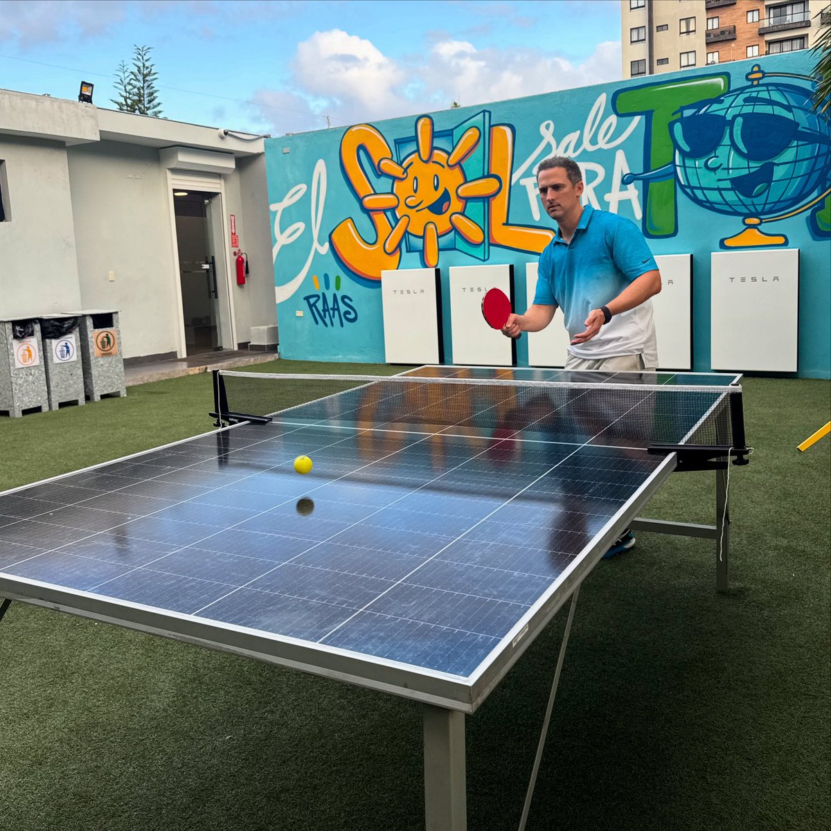 CarlosFGM's tweet photo. Hemos decidido reciclar ♻️ todos nuestros paneles solares fuera de uso y darles una segunda vida, promoviendo la economía circular en el deporte.🏓 Los transformamos en mesas d ping pong para disfrutar, cuidar el medioambiente y aportar a que RD 🇩🇴 sea cada día más sostenible https://t.co/XsvilzfVhW