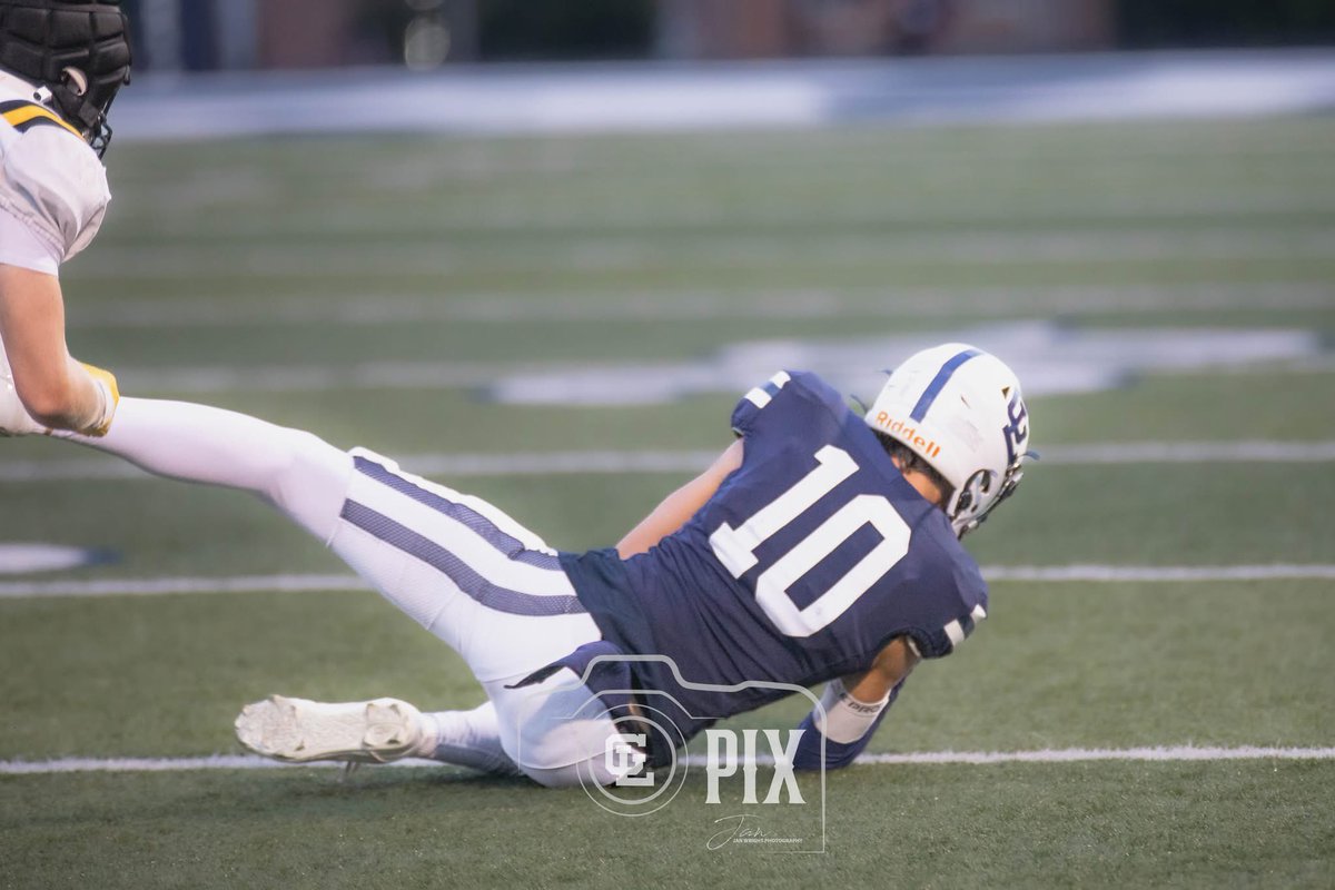 CarsonC022's tweet photo. A few highlights of some receptions in our scrimmage vs N Murray 8/8/25. WR #10 #GordonLee #Trojans https://t.co/MUPiWsUPp7