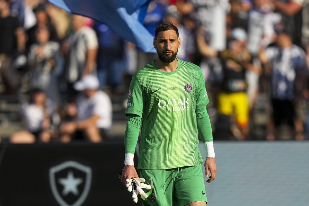 ActuFoot_'s tweet photo. 🚨 « 𝗟𝗘 𝗙𝗢𝗢𝗧𝗕𝗔𝗟𝗟 𝗘𝗦𝗧 𝗖𝗢𝗠𝗠𝗘 𝗖̧𝗔 » ❤️💙

Marquinhos 🇧🇷 rend hommage à Gianluigi Donnarumma 🇮🇹 :

« C’était un grand joueur pour nous, il mérite tout le meilleur dans sa vie. 

𝗚𝗥𝗔𝗡𝗗𝗘 𝗣𝗘𝗥𝗦𝗢𝗡𝗡𝗘 𝗘𝗧 𝗚𝗥𝗔𝗡𝗗 𝗛𝗢𝗠𝗠𝗘, 𝗜𝗟 𝗥𝗘𝗦𝗣𝗘𝗖𝗧𝗔𝗜𝗧 𝗕𝗘𝗔𝗨𝗖𝗢𝗨𝗣 𝗖𝗘 𝗖𝗟𝗨𝗕… mais parfois on ne peut pas en faire trop. 

𝗗𝗘𝗦 𝗔𝗠𝗜𝗦 𝗔𝗥𝗥𝗜𝗩𝗘𝗡𝗧 𝗘𝗧 𝗗’𝗔𝗨𝗧𝗥𝗘𝗦 𝗣𝗔𝗥𝗧𝗘𝗡𝗧. » 👋

🎙️ @DiMarzio