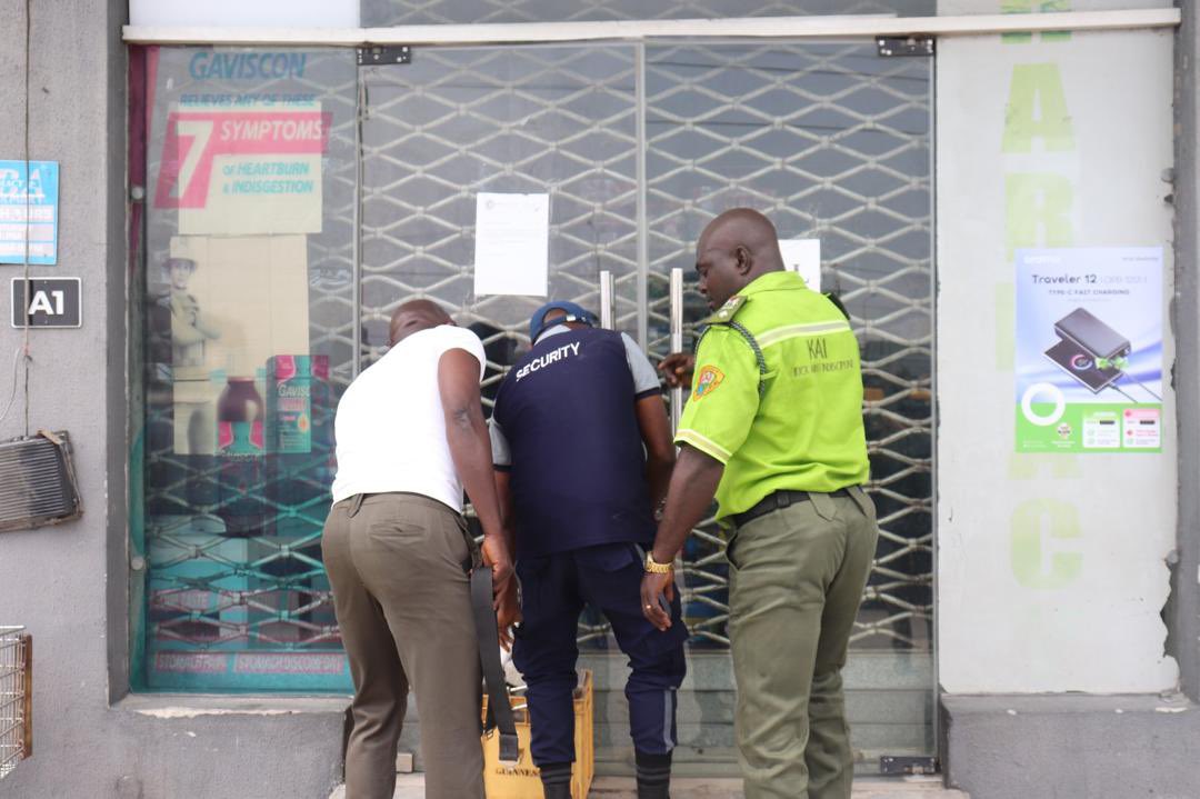 The Lagos State Govt (@followlasg) on Twitter photo LASG SEALS ASHLEY MALL, BETTER MART FOR CONTRAVENTION
facebook.com/share/p/1HpZ38…
<a href="/jidesanwoolu/">Babajide Sanwo-Olu</a> <a href="/drobafemihamzat/">Obafemi Hamzat</a> <a href="/LASPA_MOT/">LASPA</a> <a href="/LAGESCOfficial/">Lagos Environmental Sanitation Corps</a> <a href="/LasbcaA/">Lagos State Building Control Agency (LASBCA)</a> <a href="/gbenga_omo/">Gbenga Omotoso</a> <a href="/gboyegaakosile/">Gboyega Akosile</a> <a href="/BarrBimbola/">Barr. Bimbola Salu- Hundeyin</a> <a href="/Mr_JAGs/">Jubril A. Gawat</a> <a href="/Riddwane/">AJE</a>
#AGreaterLagosRising
#LASG LASG SEALS ASHLEY MALL, BETTER MART FOR CONTRAVENTION
facebook.com/share/p/1HpZ38…
<a href="/jidesanwoolu/">Babajide Sanwo-Olu</a> <a href="/drobafemihamzat/">Obafemi Hamzat</a> <a href="/LASPA_MOT/">LASPA</a> <a href="/LAGESCOfficial/">Lagos Environmental Sanitation Corps</a> <a href="/LasbcaA/">Lagos State Building Control Agency (LASBCA)</a> <a href="/gbenga_omo/">Gbenga Omotoso</a> <a href="/gboyegaakosile/">Gboyega Akosile</a> <a href="/BarrBimbola/">Barr. Bimbola Salu- Hundeyin</a> <a href="/Mr_JAGs/">Jubril A. Gawat</a> <a href="/Riddwane/">AJE</a>
#AGreaterLagosRising
#LASG