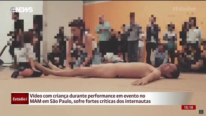 Rconstantino's tweet photo. Se a esquerda é contra a sexualização infantil, por que ela aplaudiu levar crianças para tocar em homem nu? Se a esquerda é contra a pedofilia, por que ela não recomendou o filme "O som da liberdade", história real que denuncia uma rede de pedófilos? 🤨🙄🤡 https://t.co/Q1pyt1ZWfu