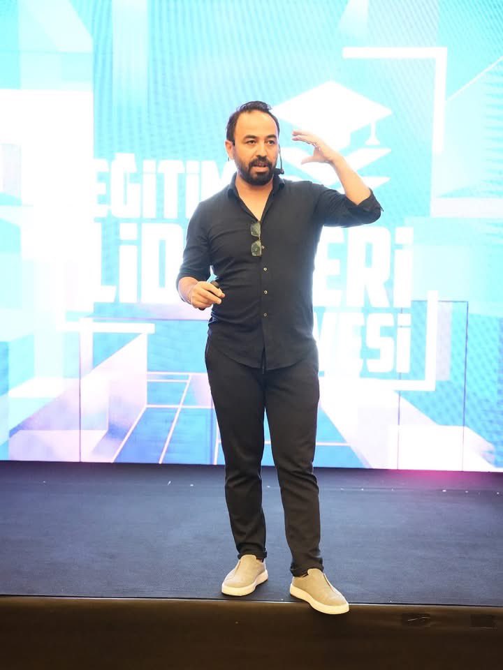 umitkalko's tweet photo. 📚✨ Yeni eğitim-öğretim yılı öncesi, İstanbul’da birbirinden kıymetli akademisyenlerimizle gerçekleştirdiğimiz Eğitim Liderleri Zirvesi bize ilham ve güç verdi.
Verimli oturumlar ve değerli paylaşımlar ile dolu dolu geçen bu süreç, hepimize yeni ufuklar açtı.

Zirvemizin ardından tüm ekip arkadaşlarımızla Adalar’ın eşsiz doğasını birlikte keşfederek, hem ruhumuzu hem de birlik duygumuzu tazeledik. 🌿⛵

Türkiye genelinde 74 ilde, 400’ün üzerinde şubemizde yeni döneme hazırız!
Şimdi sıra, en değerli hazinemiz olan çocuklarımızla buluşmakta… 
Heyecanımız büyük, gönlümüz çocuklarımız için atıyor. 💫

#EğitimLiderleriZirvesi #YeniDönem #EğitimdeBirlik #Çocuklarımızİçin