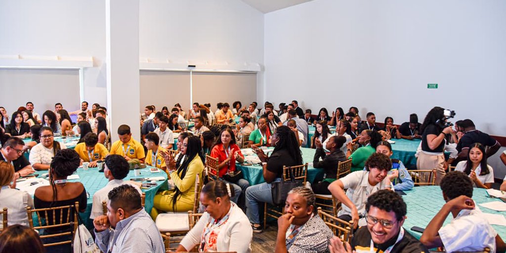 PNUDHonduras's tweet photo. Junto a autoridades locales, nacionales e invitados internacionales, reafirmamos que las juventudes son clave para el desarrollo del país. 

Hoy, reconocemos su liderazgo y resiliencia, pero especialmente su convicción que la democracia se fortalece a través de su participación. https://t.co/Ivu0ukrsu4