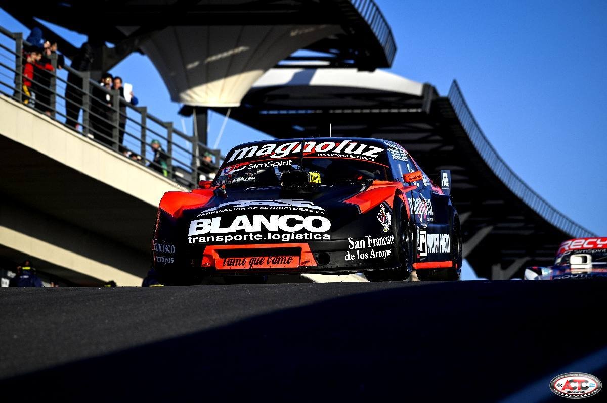 Bandera a datos (@banderaadatos) on Twitter photo #TCPista ¿Quiénes lograron triunfos consecutivos con Chevrolet?
🥇3 <a href="/manurcera/">MANU URCERA</a> (2013)
🥇3 <a href="/tobiasmartiinez/">Tobias Martinez</a> (2023)
🥇2 <a href="/jositoooooo/">Josito Di Palma</a> (2006)
🥇2 <a href="/rodriguez_maty/">Matias Rodriguez</a> (2009)
🥇2 <a href="/tomyurreta/">Tomas Urretavizcaya</a> (2009)
🥇2 <a href="/cechevarria/">Camilo Echevarria 🏁</a> (2014)
🥇2 <a href="/diegociantini/">Diego Ciantini</a> (2019)
🥇2 <a href="/Gaston_Iansa/">GastonIansa🚀🇦🇷</a> (2025) #TCPista ¿Quiénes lograron triunfos consecutivos con Chevrolet?
🥇3 <a href="/manurcera/">MANU URCERA</a> (2013)
🥇3 <a href="/tobiasmartiinez/">Tobias Martinez</a> (2023)
🥇2 <a href="/jositoooooo/">Josito Di Palma</a> (2006)
🥇2 <a href="/rodriguez_maty/">Matias Rodriguez</a> (2009)
🥇2 <a href="/tomyurreta/">Tomas Urretavizcaya</a> (2009)
🥇2 <a href="/cechevarria/">Camilo Echevarria 🏁</a> (2014)
🥇2 <a href="/diegociantini/">Diego Ciantini</a> (2019)
🥇2 <a href="/Gaston_Iansa/">GastonIansa🚀🇦🇷</a> (2025)