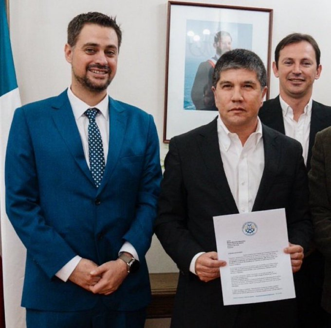 Caplevi1540's tweet image. El otro día la lumbrera de Daniel Manouchehri (PS) decía que Kast debía &quot;aclarar&quot; su relación con un tipo que robó cables sólo porque se tomó una foto con él.

Si usamos la misma lógica.....