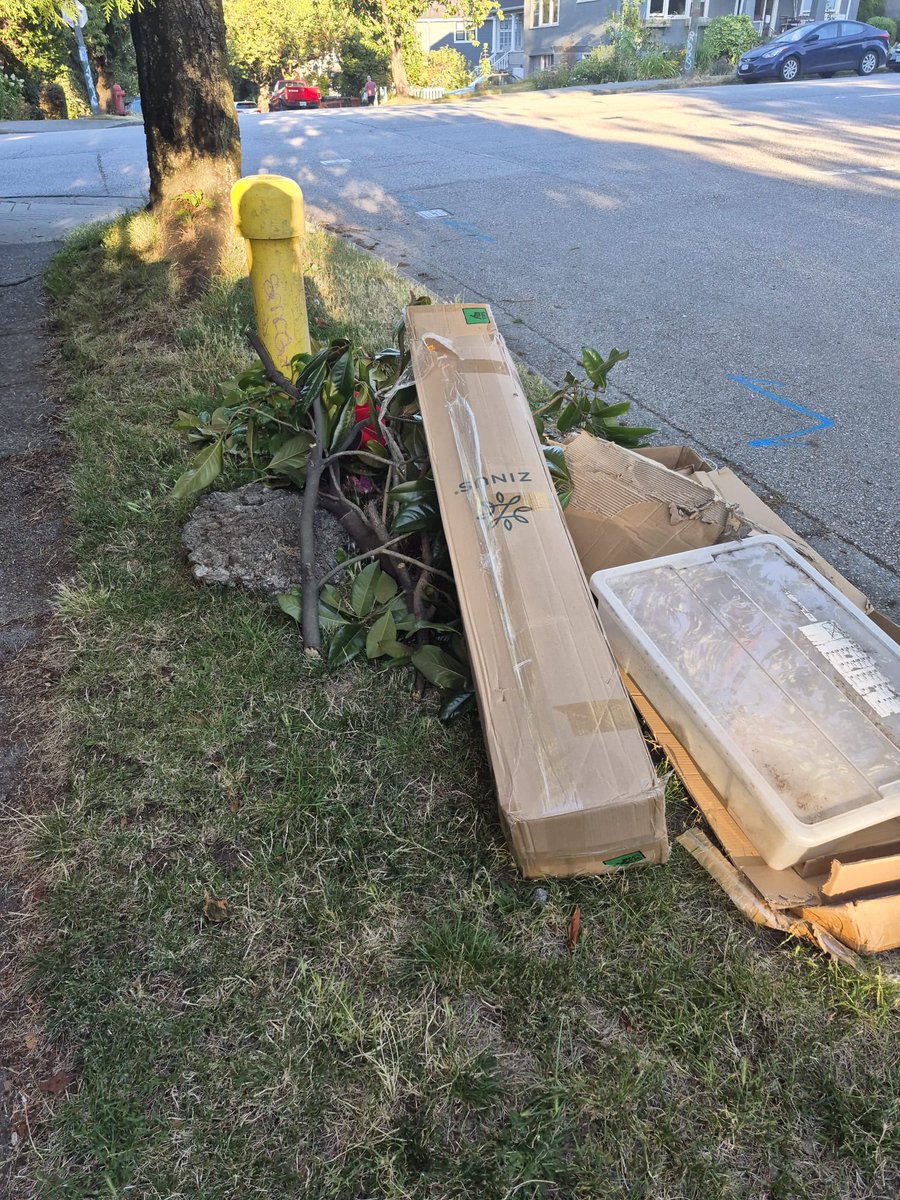 CollingwoodcpcC's tweet image. 1/2
@CollingwoodCPC 
5th #Patrol, Monday 
August. 11th,
Evening Shift, with our #hardworking
&amp;amp; #dedicated #Team
#MountPleasant 
dealing w/ real issues 
in our lovely area.

#Volunteers Mason, Kyle &amp;amp; Ellysia dealt w/ these issues in our #MtPleasant area &amp;amp; beyond.
#Service