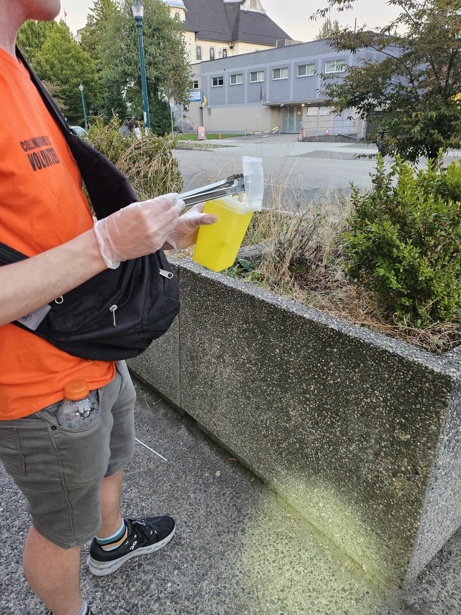 CollingwoodcpcC's tweet photo. 2/2
@CollingwoodCPC
5th #Patrol, Monday Evening, #Team
#MountPleasant.
Our #volunteers dealt w/ so many #UsedNeedles.
#MtPleasant have issues & it’s our CPC
that will deal with it’s so many issues because we constantly present,
Volunteer w/ the 1st Vancouver’s CPC,
since 1994. https://t.co/adBY5oy2dP