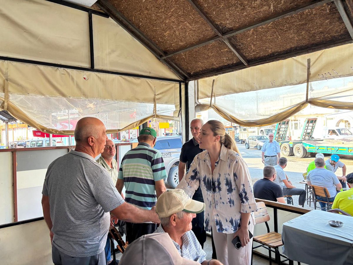 CHPEdirne's tweet photo. Edirne’mizin Enez ilçesinde, Büyükevren ve Gülçavuş köylerimiz arasında dün başlayan ve kısa sürede büyüyerek geniş bir alana yayılan orman yangını, hem doğamızı hem de yüreklerimizi derinden yaralamıştır. Yangında kaybolan her ağaç, küle dönen her dal, sadece doğamızın değil; içinde yaşayan canlıların, köylerimizin huzurunun ve geleceğimizin de bir parçasıdır.

İl Başkanımız Av. Harika Taybıllı, Enez İlçe Başkanımız Osman Gülcan, ilçe yöneticileri, İl Genel Meclis Üyemiz Salih Akar ve İl Gençlik Kolları Başkanımız Özgür Hata ile birlikte, Büyükevren köyümüzde Muhtarımız ve köy halkımızla bir araya gelerek geçmiş olsun dileklerimizi ilettik, acılarını paylaştık. Ardından, Tes-İş Sitesi sakinlerini ve yangında 4 evin zarar gördüğü Serap Sitesi’ni ziyaret ederek, yangından etkilenen hemşehrilerimize geçmiş olsun dileklerini ilettiler.

Biliyoruz ki; dayanışma, en zor günlerin en güçlü ilacıdır. Yitirdiğimiz yeşili, yuvayı ve umudu hep birlikte yeniden yeşertecek, yaralarımızı el ele saracağız. Bu zor günleri, birlik ve beraberliğimizin gücüyle aşacağız.