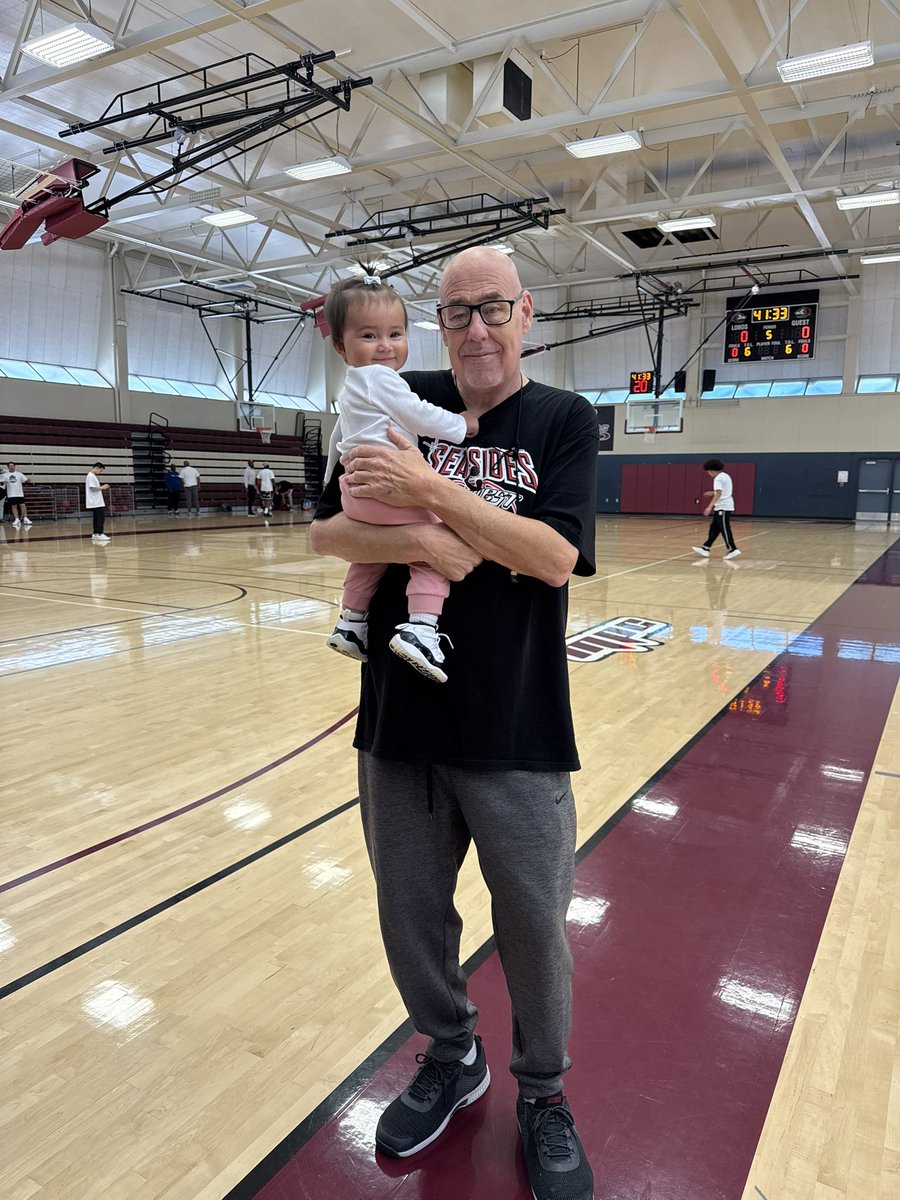 jwhieb's tweet photo. Last week I posted 60+ photos of Jamaree's basketball camp that I had the pleasure of hosting. These by far were my fav photos.. She had a chance to watch her dad play at lunchtime of camp.. Loved having her in the gym with me.... #Papasprincess 💕💕💕@khieb24 https://t.co/oQnKpXbSQ8