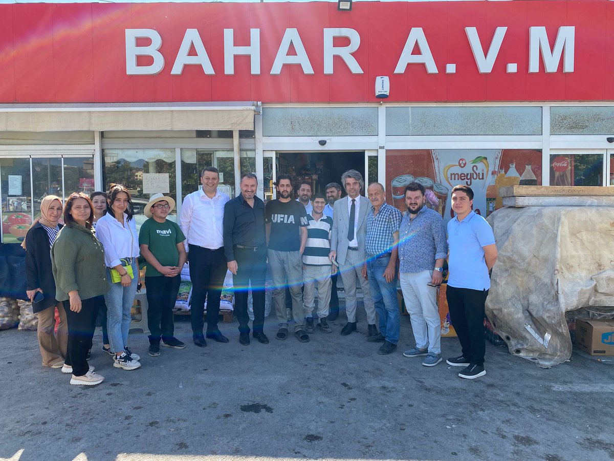 akparti_hacilar's tweet photo. İl Başkanlığımızın görevlendirmesiyle ilçemize gelen İl Yönetim Kurulu Üyelerimiz, verimli bir toplantının ardından esnaf ziyareti, cadde ve pazar gezisi ile kahvehane ziyaretlerinde bulunarak hemşehrilerimizle hasbihal etti, gönül köprülerimizi güçlendirdi.💛🇹🇷
@akpartikayserii https://t.co/F4djCh3BXA