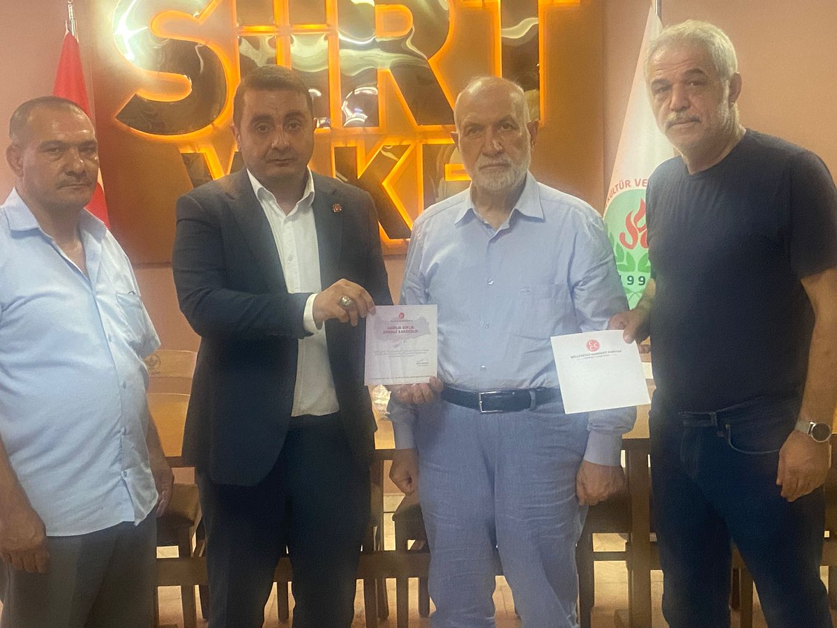 <a href="/mhp_fatihilce/">MHP Fatih</a> Başkan Yardımcılarımız Sn. <a href="/AhmetCicek_mhp/">Ahmet Çiçek</a>  ve Sn. <a href="/66alikaya/">Ali Kaya Yesil</a> , Siirt Eğitim, Kültür ve Yardımlaşma Vakfı Genel Başkanı Sn. Zeki Ak yüzlü Beyi Vakıf Binasında Ziyaret Ederek, 16 Ağustos Cumartesi Günü, Saat 12.00'da, İstanbul/Bakırköy Wow Otelde Düzenlenecek Olan "