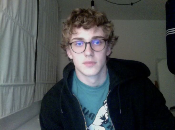 ⠀⠀⠀⠀ 
⠀⠀⠀⠀ 
⠀⠀⠀⠀ ⠀⠀⠀⠀otra foto de webcam,
⠀⠀ ⠀⠀⠀⠀ ⠀  hay que dejar la pc.
 ⠀⠀⠀⠀ ⠀⠀⠀⠀⠀⠀⠀⠀ ⠀⠀
⠀⠀⠀⠀