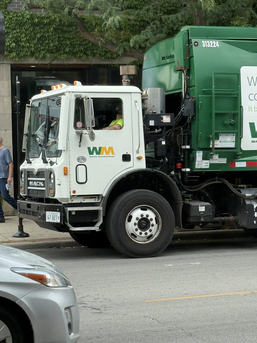 FatBoyHappy's tweet photo. .@WasteManagement Do you pay sleeping employees that block a bus stop? https://t.co/bulbXF1x95