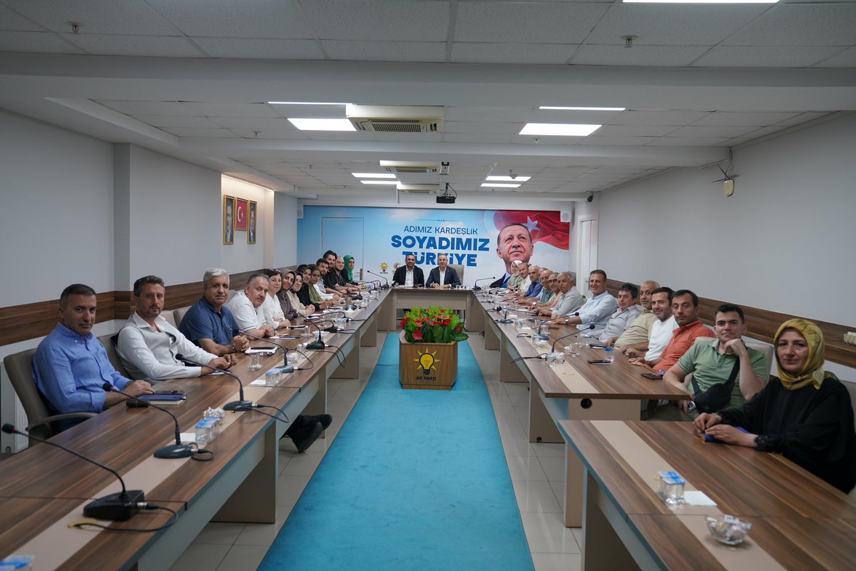 İlçe Başkanımız <a href="/cetinkaya_salim/">Salim Çetinkaya</a>'ın başkanlığında; İl Koordinatörümüz İbrahim Deniz'in katılımlarıyla Haftalık Olağan Yönetim Kurulu toplantımız gerçekleştirildi. 

📍AK Parti Ümraniye İlçe Başkanlığı