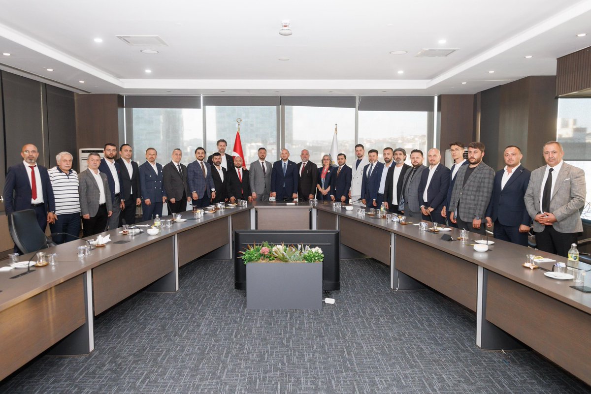 Müsiad Genel Başkanımız Hemşehrimiz SN.Burhan ÖZDEMİR Başkanımıza Müsiad Düzce Şubesi Olarak Yönetim Kurulu ve Üyelerimizle Birlikte Hayırlı Olsun Ziyaretinde Bulunduk.Nazik ev sahipliği için Teşekkür Ederiz...