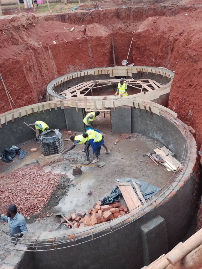 BiogasExpertUg's tweet image. Construction works for a midsized twin #Biodigester with a volume of 200 cubic meters 
This will use both animal and market waste to generate #Biogas for energy and the #biofertilizer for agriculture. 
Converting waste to energy 
Call the #Biogas_Expert on 0783111015 or