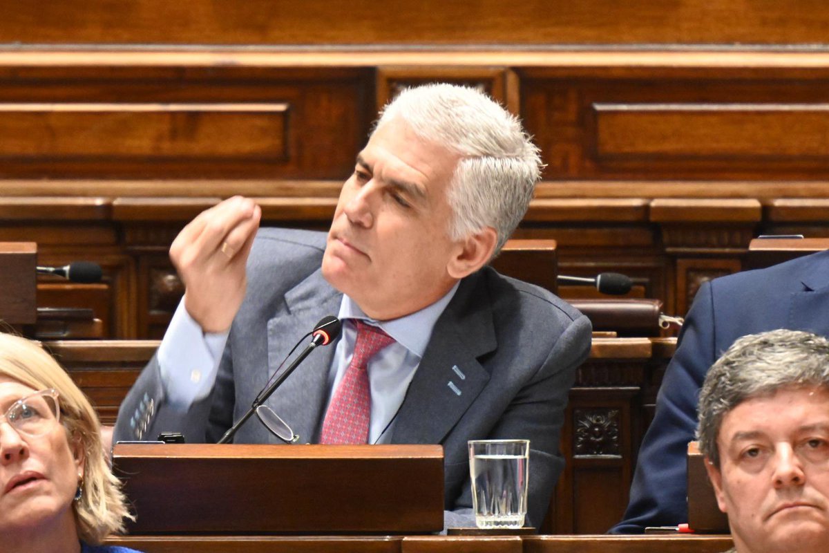 Expusimos en el Parlamento en defensa de la vida. Creemos profundamente que cada persona merece cuidado, acompañamiento y dignidad hasta el final. La eutanasia NO es el camino. Sigamos construyendo un país que proteja y valore la vida en todas sus etapas.