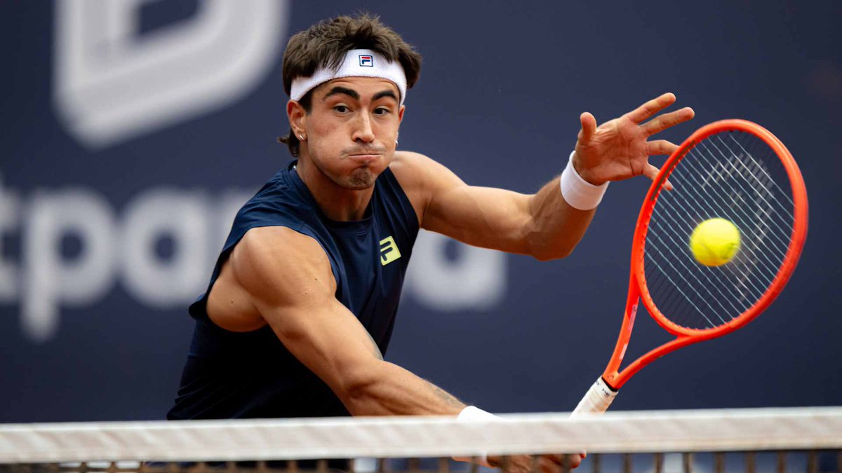 EL GIGANTE FUE EL TIBURÓN!

Fran Comesaña dió el golpe y consiguió un triunfazo ante Opelka por 6-7 6-4 6-4 para meterse a sus 1ros OF en un M1000. Que jugador tenemos.

El jueves irá ante Rublev o Popyrin, otra linda chance. Si o si será convocado por Javier Frana en septiembre.