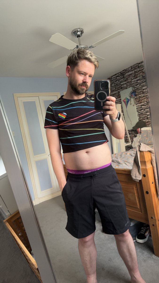 I think I’m now in to crop tops 👌🏻