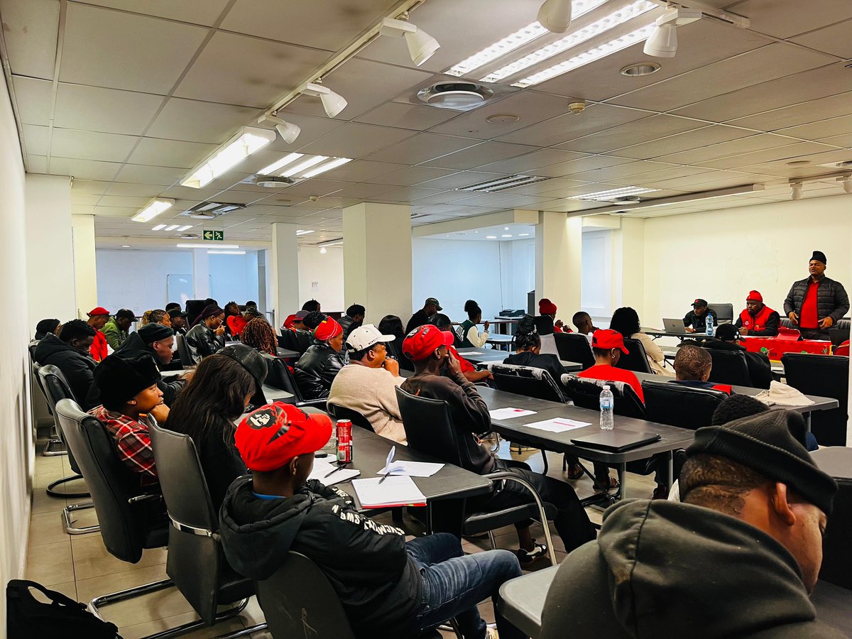 EFFYouthCommand's tweet photo. ♦️In Pictures♦️

The EFF Youth Command (EFFYC), National Convener, Commissar @SihleLonzi, convened a reporting meeting with the Gauteng Provincial Youth Interim Leadership Core (PYILC), ahead of Branch Youth Assemblies (BYA) towards the SRYAs. 

#EFFYouthCommand https://t.co/um94BPsPgf