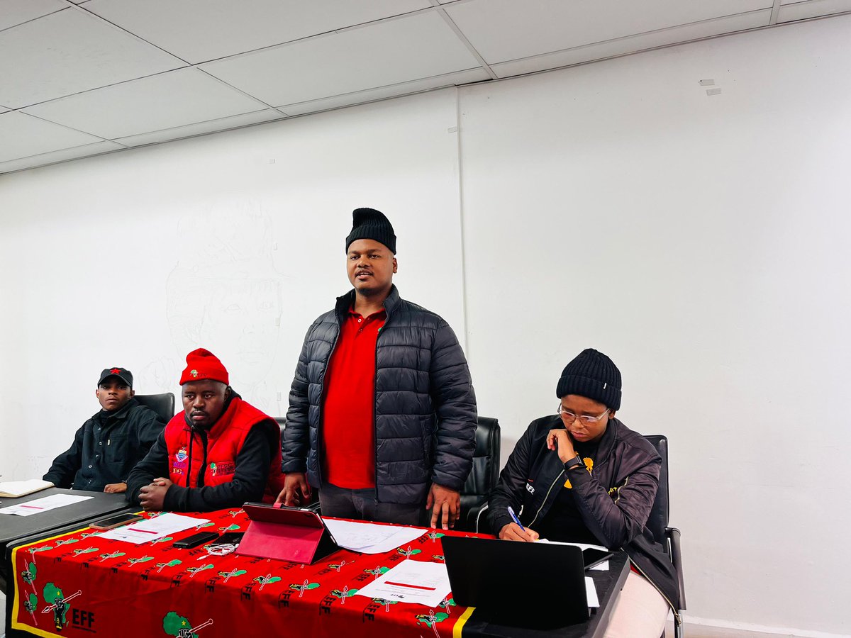 EFFYouthCommand's tweet photo. ♦️In Pictures♦️

The EFF Youth Command (EFFYC), National Convener, Commissar @SihleLonzi, convened a reporting meeting with the Gauteng Provincial Youth Interim Leadership Core (PYILC), ahead of Branch Youth Assemblies (BYA) towards the SRYAs. 

#EFFYouthCommand https://t.co/um94BPsPgf