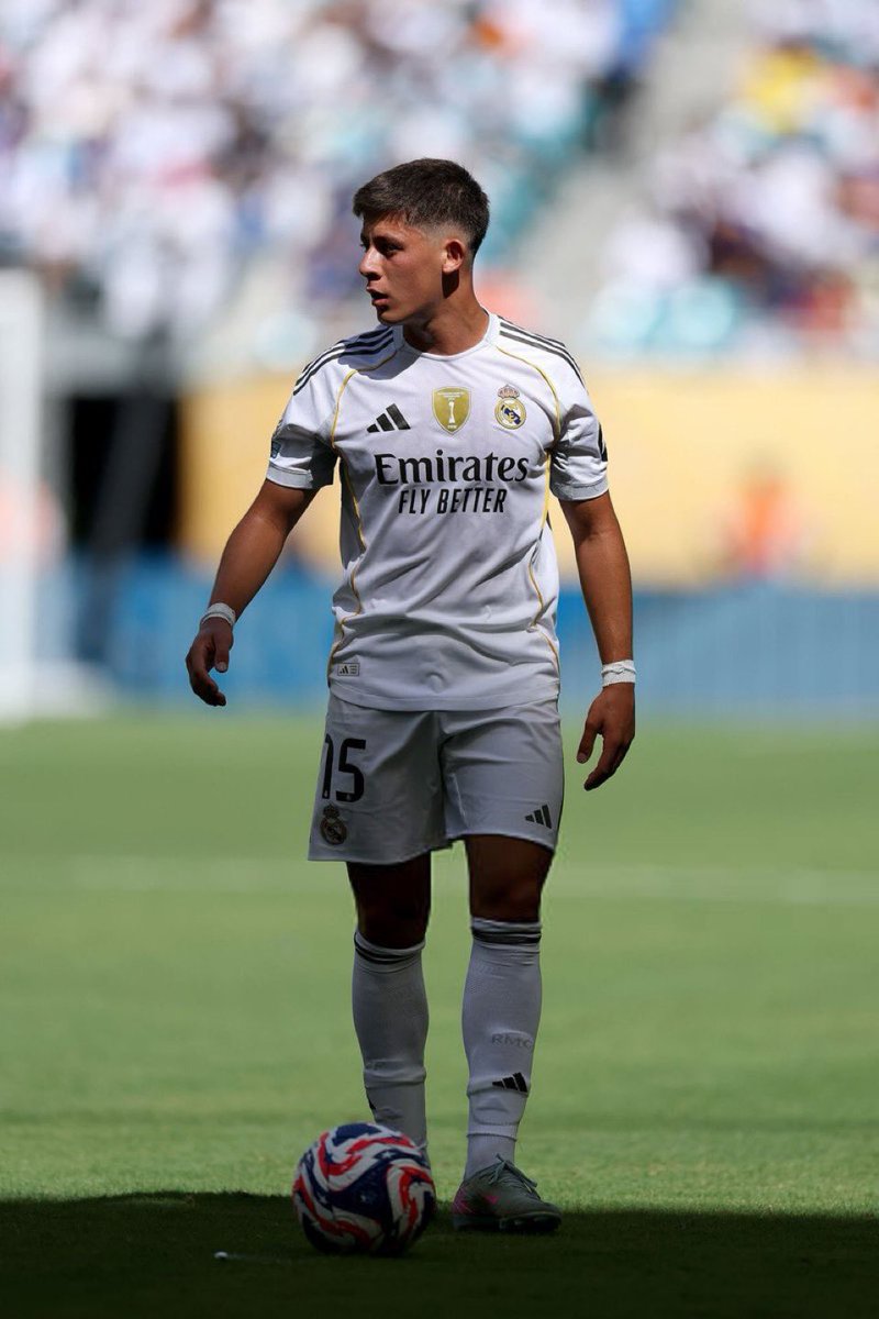 Arda Güler ha dejado motivos más que suficientes para pensar que puede ser su año. 

Verle jugar es un espectáculo. 

Balones al turco.