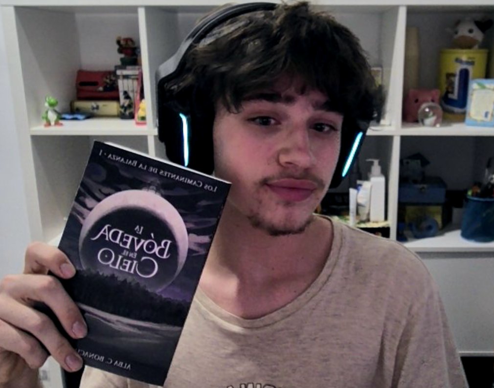 Ya me acabe Los Caminantes de la Balanza- 1
"La Bóveda en el Cielo" de <a href="/meieff/">mei | alba c. bonachera</a> 
Una pasada de libro gente, los que no lo tienen aún no son conscientes de lo q se están perdiendo. Ya lo he dicho pero los personajazos, el mundo y la historia BOFFF
Mei gracias por esta aventura 💓💓