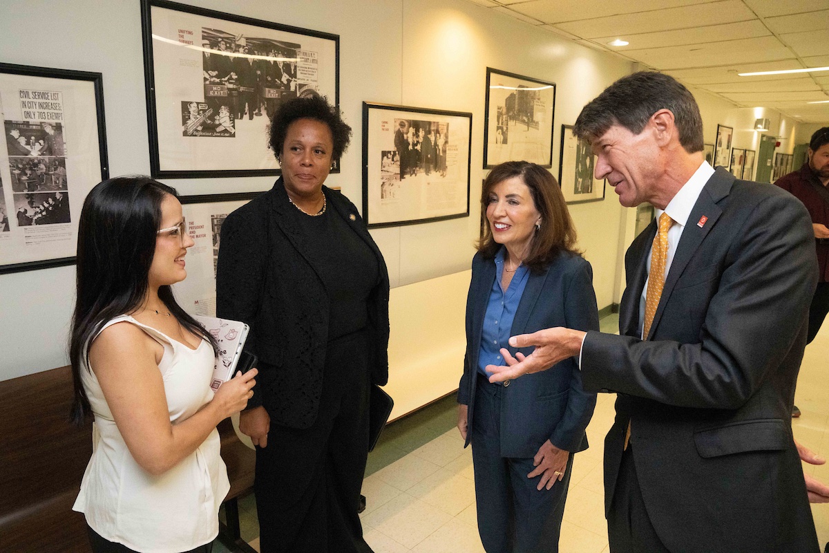 GovKathyHochul's tweet image. Free community college for millions of New Yorkers.

That’s opportunity. That’s hope. That’s what building a stronger, fairer, more affordable New York looks like.

Join the 16,500+ who have already applied: cuny.edu/reconnect