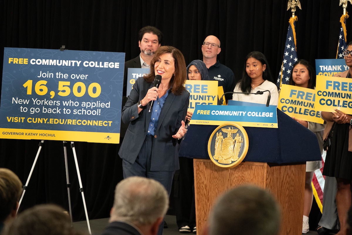 GovKathyHochul's tweet image. Free community college for millions of New Yorkers.

That’s opportunity. That’s hope. That’s what building a stronger, fairer, more affordable New York looks like.

Join the 16,500+ who have already applied: cuny.edu/reconnect