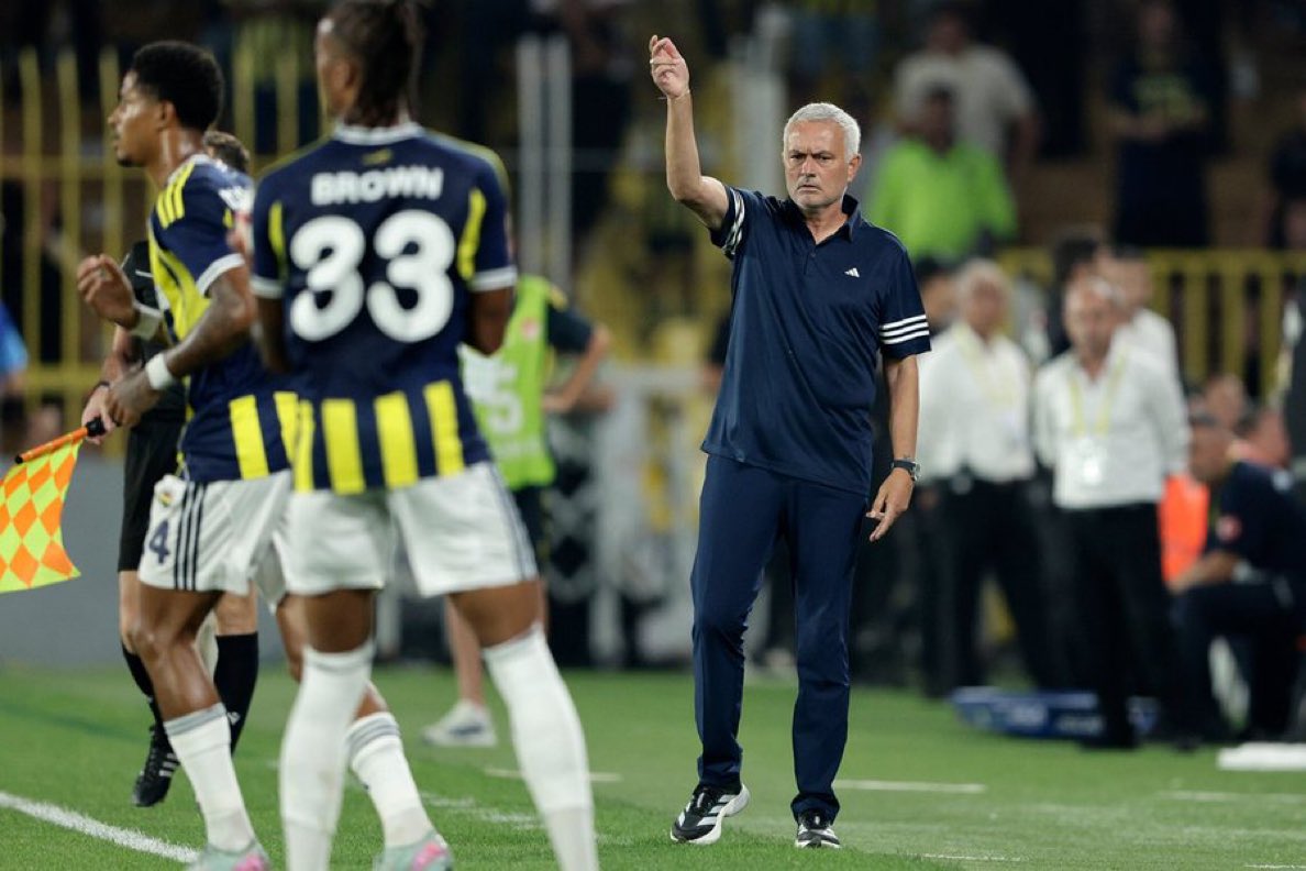 Fenerbahçe, Avrupa kupalarında 1998/99'dan (vs Göteborg, UEFA Kupası ön eleme) bu yana ilk maçını kaybettiği çift ayaklı eleme turunda ilk kez tur atladı (vs Feyenoord). 

Fenerbahçe - Feyenoord 
#FBvFEY