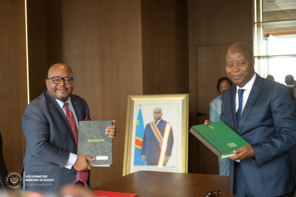 LebonMulumba's tweet image. Le Vice-Premier Ministre, ministre du Budget, Adolphe Muzito, a officiellement pris ses fonctions au ministère du Budget lors d’une cérémonie de remise et reprise qui s’est tenue ce jour.

Lebon Abraham Mulumba