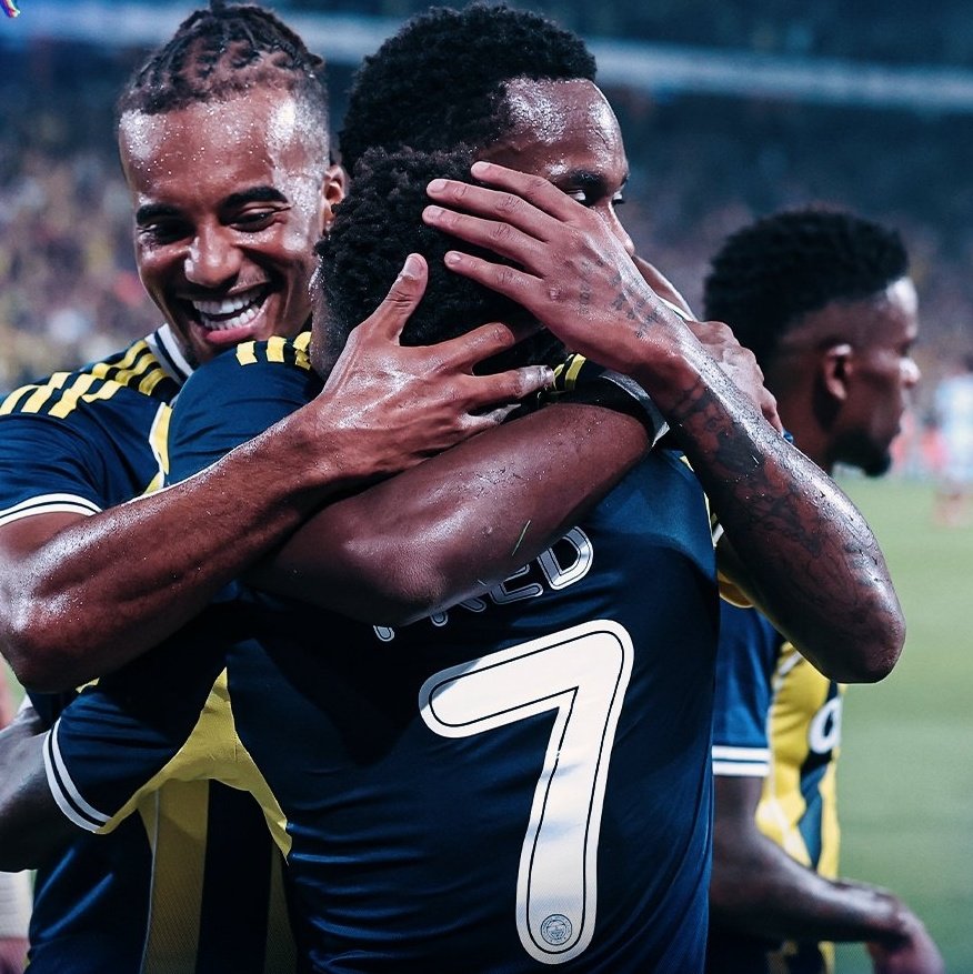 Fenerbahçe, Feyenoord’u 5-2 mağlup ederek Şampiyonlar Ligi Play Off Turuna yükseldi.
sakarya54.net
