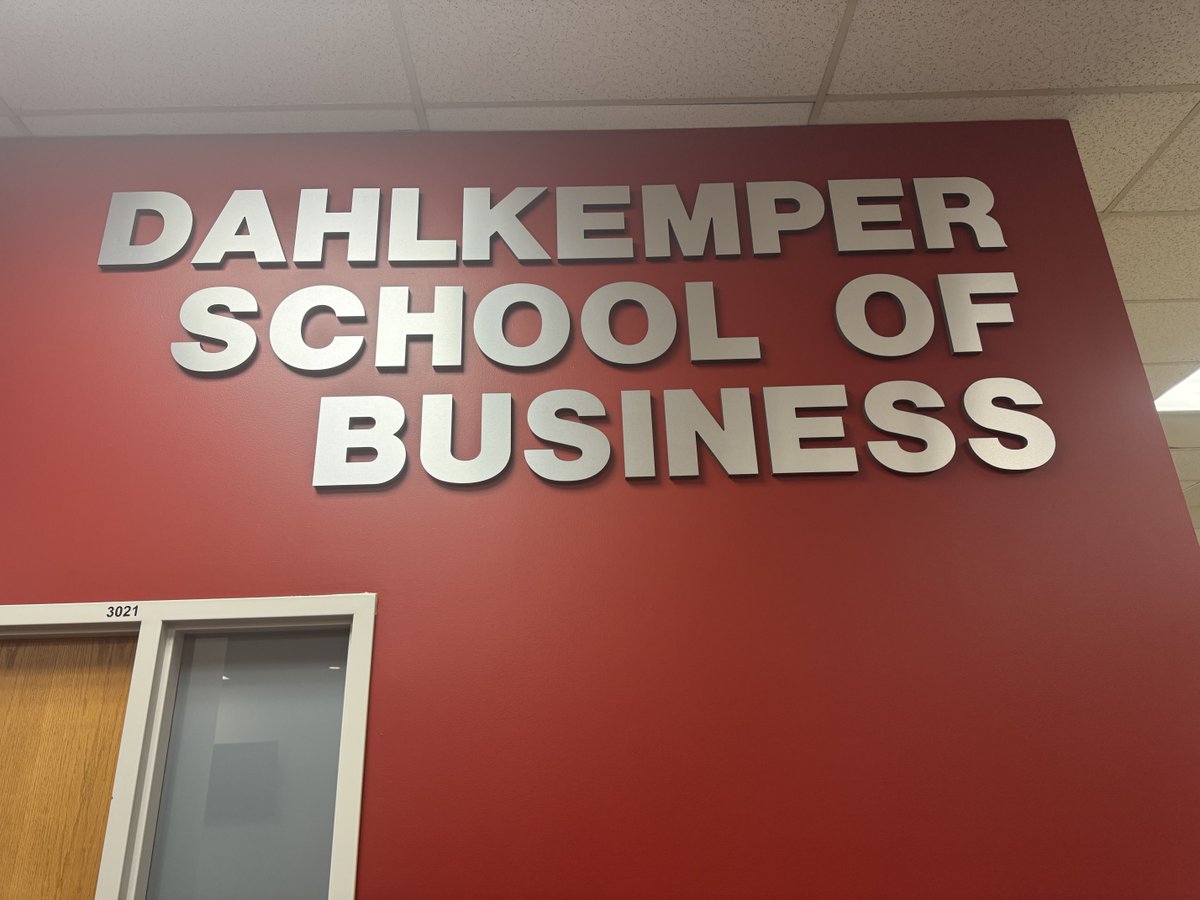 GannonU's tweet photo. The Dahlkemper School of Business is moving! 👋🏻❤️💛

You'll find them now in our Palumbo Academic Center on the third floor. Welcome home, DSB! https://t.co/gSVUuvLoNs