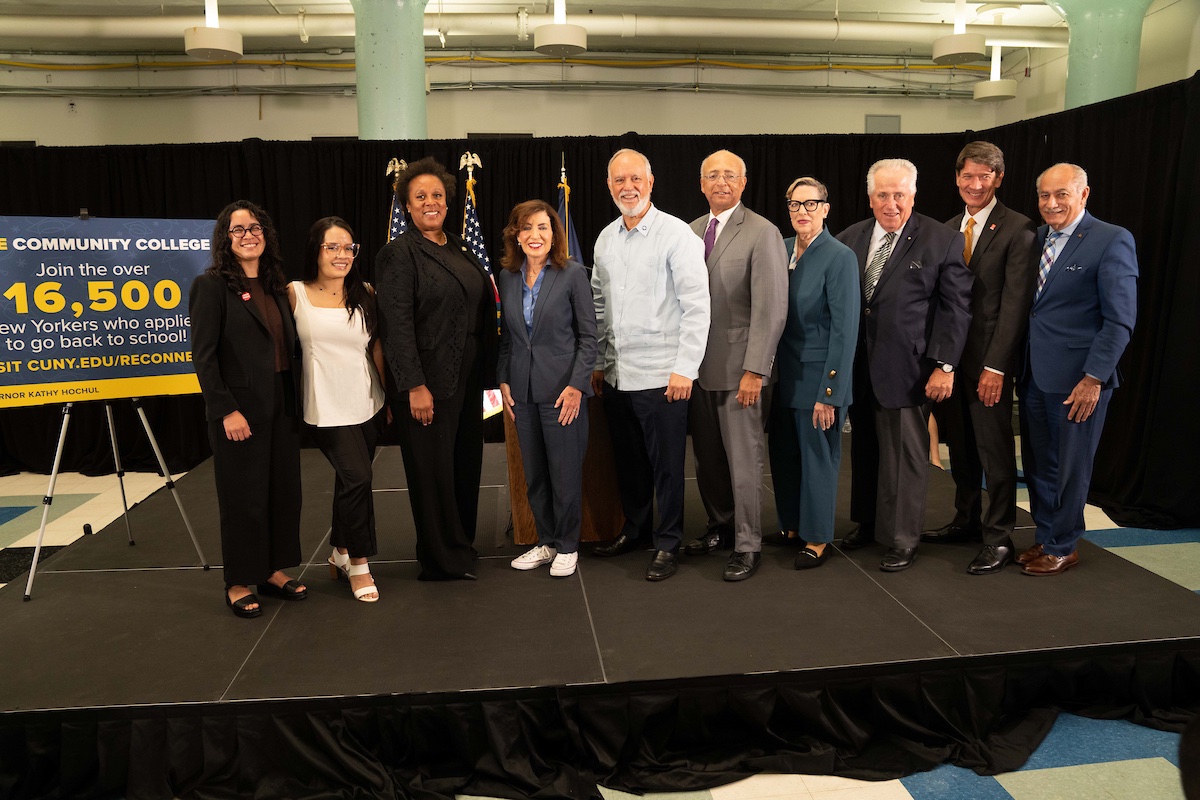 GovKathyHochul's tweet image. Free community college for millions of New Yorkers.

That’s opportunity. That’s hope. That’s what building a stronger, fairer, more affordable New York looks like.

Join the 16,500+ who have already applied: cuny.edu/reconnect