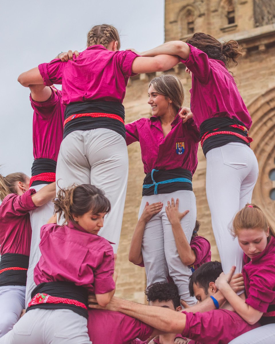 CdLleida's tweet photo. Aquest dijous marxem cap a Donosti! 🚌
Divendres hi actuarem amb els @EHcastellers 
Preparem les camises, la motivació i l’orgull bordeus. Som-hi colla! 💪🏻
#castells #orgullbordeus https://t.co/uJusjuU5wm
