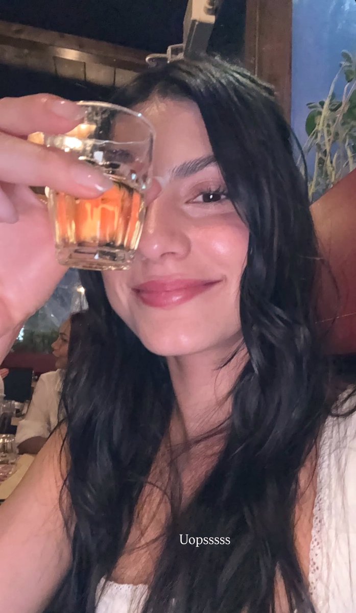 Con el cumpleaños de <a href="/barbara_lopez21/">Barbara Lopez</a> tan cerca, soñé que me la encontraba y después de pedirle unas fotos y platicar, nos íbamos a festejar. Se hará realidad?  Ojaláaaa que si ✨