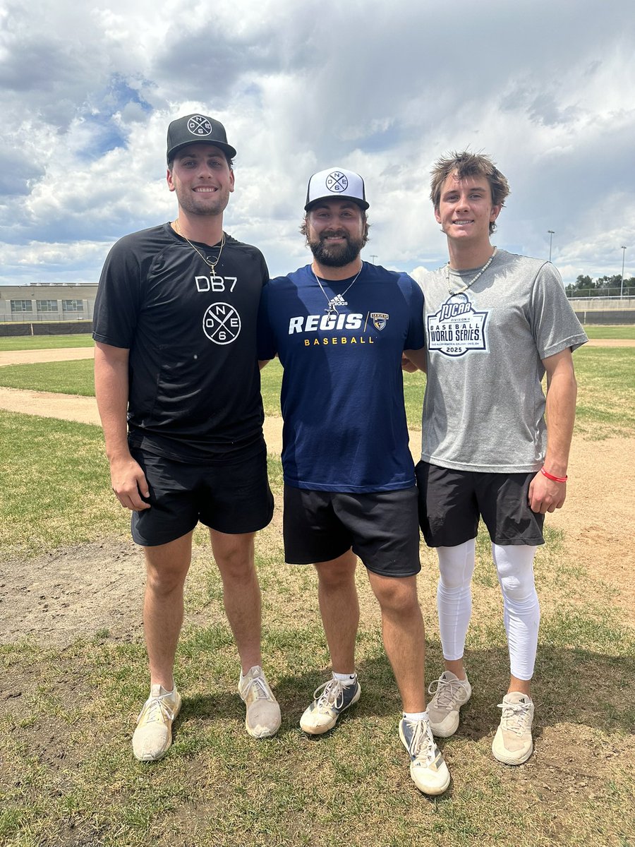 Wanted to take a second to highlight these two dawgs👀👀
<a href="/BraedenMac21/">Braeden McCarroll</a> <a href="/robert_w_11/">Robert Whitaker</a> 

Both of these guys came in this summer with a special kind of motivation and got after it to better their craft. 

The results were special. <a href="/one6baseball/">ONE6 Performance</a>