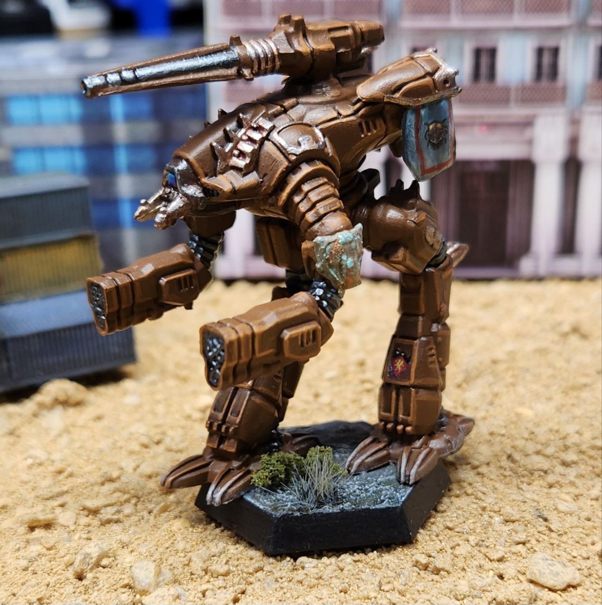 I am LOVING #Battletech Gothic -picked up the core box and salvage at <a href="/catalystgamelab/">CatalystGameLab</a> 's booth at GenCon. First 'mech painted up for the Marauder States! 

 Forgive the wildly mediocre photography - once things settle down this fall I plan on getting a proper camera setup.