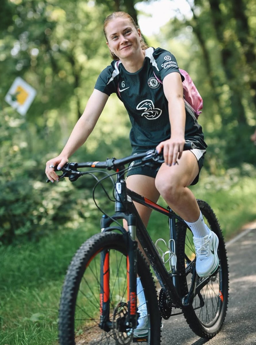 chelsea_women's tweet photo. Cycling in Netherlands 
#CFCW https://t.co/Aj6UR9Gtbs