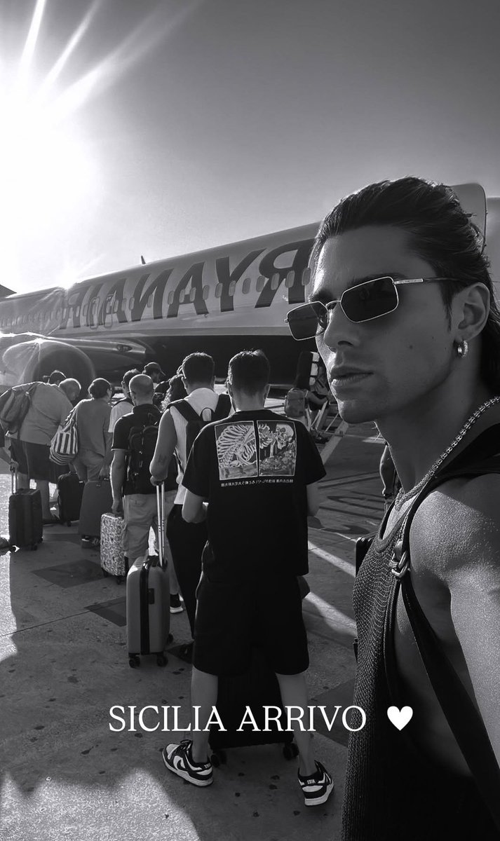 awonderfulday21's tweet photo. Rumbo Sicilia😍
#LucaOne12AG https://t.co/D2lX0GI1vJ