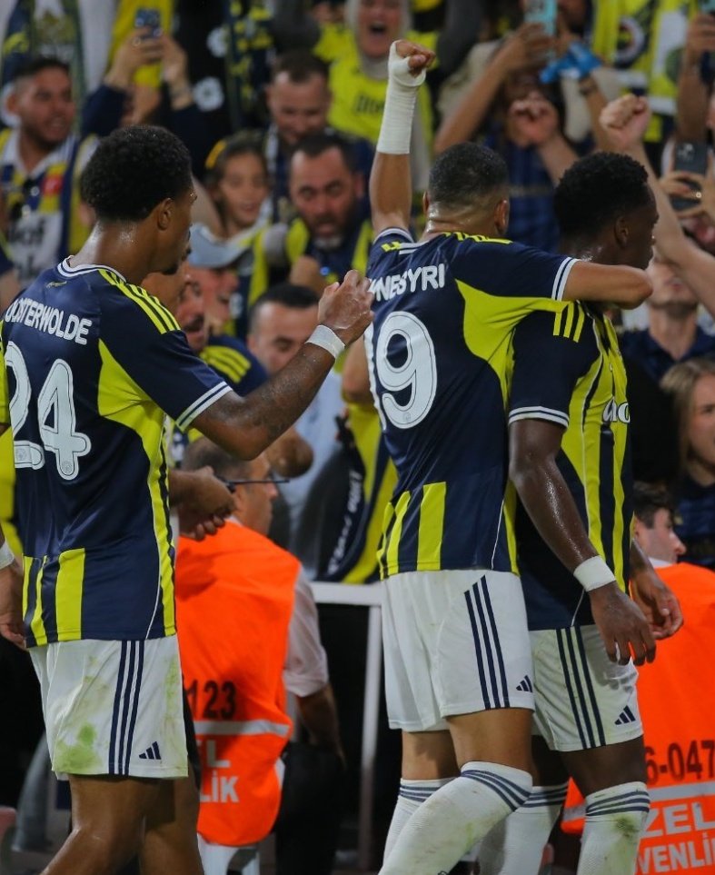 MS | 🇹🇷 Fenerbahçe 5-2 Feyenoord 🇳🇱

⚽️ 41' Watanabe
⚽ 44' Archie Brown
⚽ 45+1' Jhon Duran
⚽️ 55' Fred
⚽️ 83' En-Nesyri
⚽️ 89' Watanabe
⚽️ 90+5' Talisca