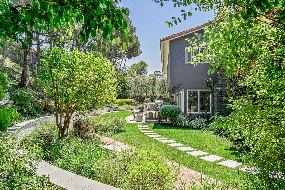 Sophisticated Coastal Retreat 🌊🌟

30204 Calle De Suenos, Rancho Palos Verdes
5 beds | 3 baths | 3,303 sq.ft. (btv)
Offered at $2,750,000

Contact agent Lynn Potter for details
Call 310.871.4681
DRE#01929002