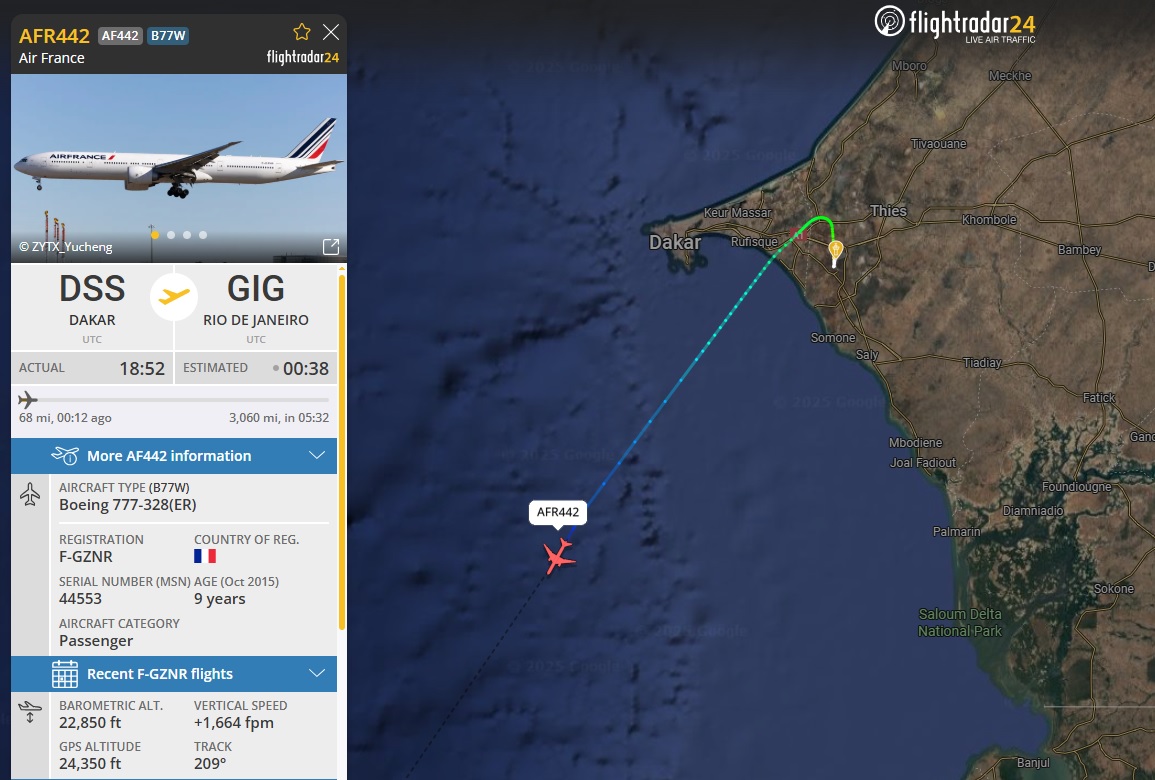 AirportWebcams's tweet photo. LIVE: Air France #AF442 Paris/CDG to Rio de Janeiro/Galeao (Boeing 777-300ER F-GZNR) is en-route again after an earlier diversion to Dakar, Senegal. Track: https://t.co/0lvC2Xmt27 @flightradar24 

GIG webcam: https://t.co/uyoQ2hwQdW

#avgeek #aviation https://t.co/2VbbN5k3oC