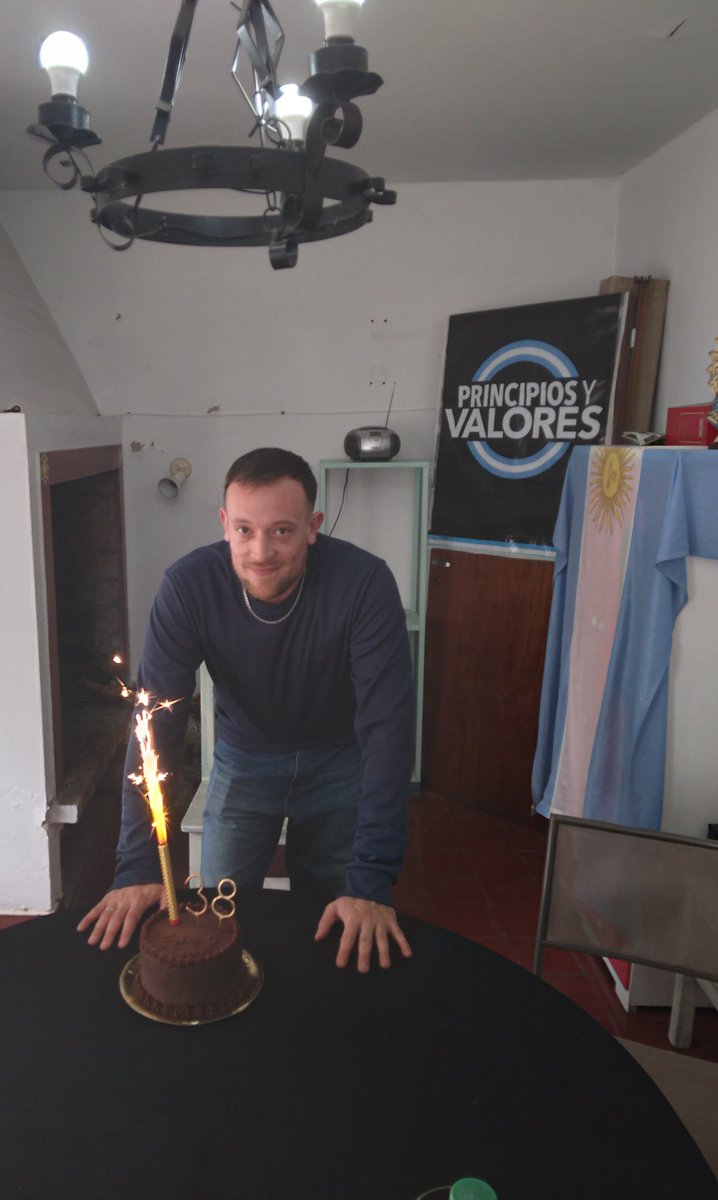 Feliz cumpleaños a nuestro gran compañero <a href="/AlanAguirre14/">Alan Aguirre</a> 
Un militante incansable por la causa peronista!
Uno de los mejores de los nuestros!
Salud, compañero! 🥂✌️🇦🇷